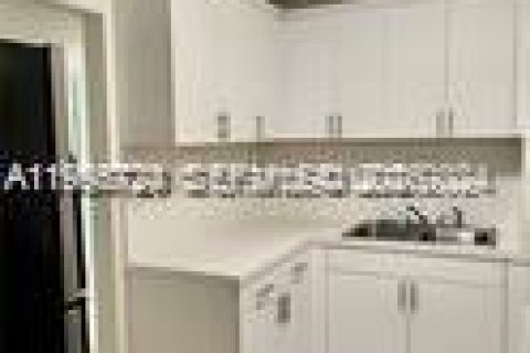 Condo in Miami, Florida, 3 bedrooms № 2058608 - photo 10