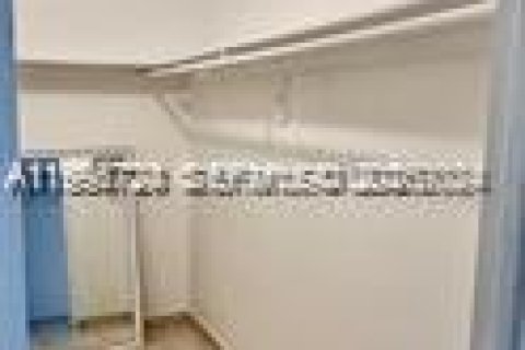 Condo in Miami, Florida, 3 bedrooms № 2058608 - photo 8