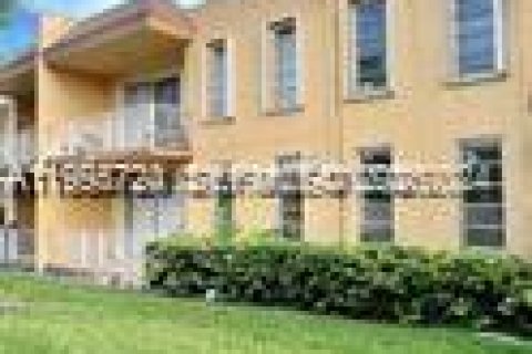 Condo in Miami, Florida, 3 bedrooms № 2058608 - photo 3