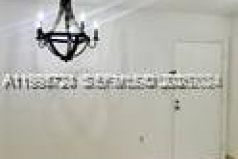 Condo in Miami, Florida, 3 bedrooms № 2058608 - photo 4