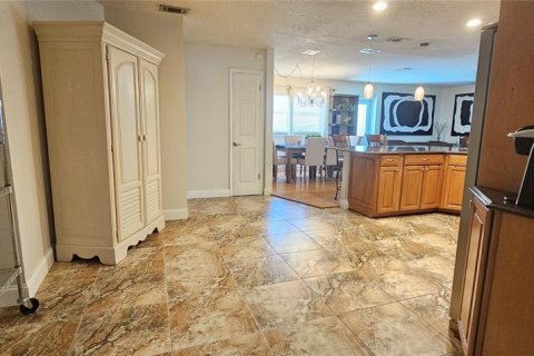 House in Pinellas Park, Florida 2 bedrooms, 126.63 sq.m. № 1917476 - photo 7