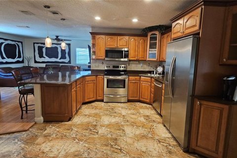 House in Pinellas Park, Florida 2 bedrooms, 126.63 sq.m. № 1917476 - photo 5