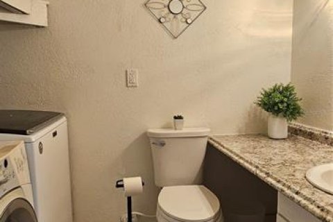House in Pinellas Park, Florida 2 bedrooms, 126.63 sq.m. № 1917476 - photo 17