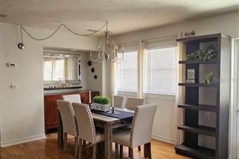 House in Pinellas Park, Florida 2 bedrooms, 126.63 sq.m. № 1917476 - photo 8
