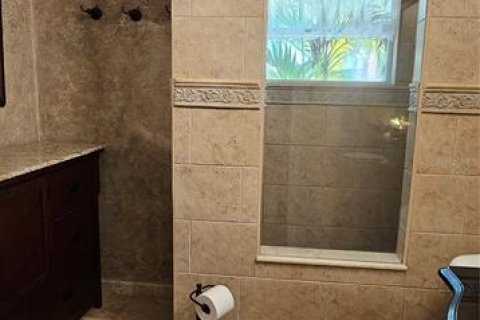 House in Pinellas Park, Florida 2 bedrooms, 126.63 sq.m. № 1917476 - photo 18
