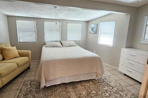House in Pinellas Park, Florida 2 bedrooms, 126.63 sq.m. № 1917476 - photo 14