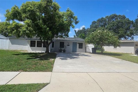 House in Pinellas Park, Florida 2 bedrooms, 126.63 sq.m. № 1917476 - photo 23