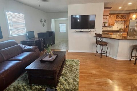 House in Pinellas Park, Florida 2 bedrooms, 126.63 sq.m. № 1917476 - photo 3
