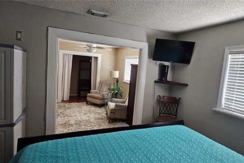 House in Pinellas Park, Florida 2 bedrooms, 126.63 sq.m. № 1917476 - photo 10