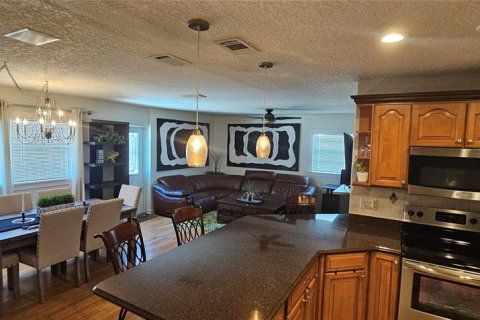 House in Pinellas Park, Florida 2 bedrooms, 126.63 sq.m. № 1917476 - photo 4