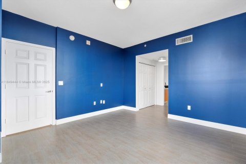 Condo in Coral Gables, Florida, 2 bedrooms  № 1852092 - photo 16
