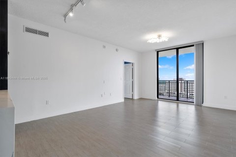 Condo in Coral Gables, Florida, 2 bedrooms  № 1852092 - photo 2
