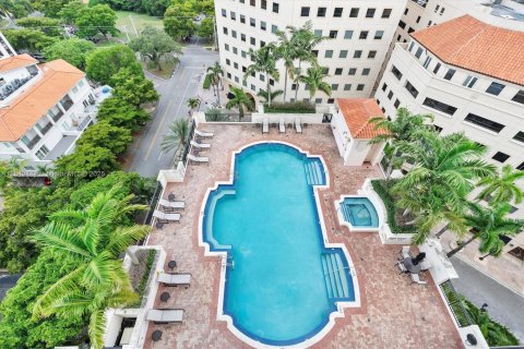 Condo in Coral Gables, Florida, 2 bedrooms  № 1852092 - photo 1