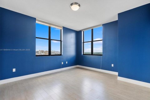 Condo in Coral Gables, Florida, 2 bedrooms  № 1852092 - photo 14