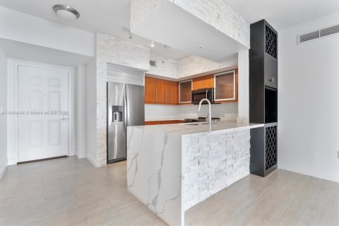 Condo in Coral Gables, Florida, 2 bedrooms  № 1852092 - photo 12