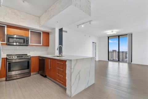 Condo in Coral Gables, Florida, 2 bedrooms  № 1852092 - photo 7
