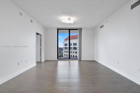 Condo in Coral Gables, Florida, 2 bedrooms  № 1852092 - photo 3