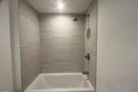Condo in Miami, Florida, 1 bedroom  № 2180852 - photo 9