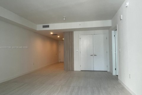 Condo in Miami, Florida, 1 bedroom  № 2180852 - photo 3