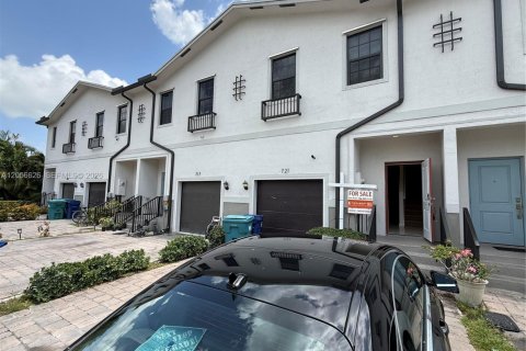 Adosado en venta en Florida City, Florida, 3 dormitorios, 136.19 m2 № 2157050 - foto 2
