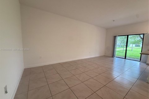 Adosado en venta en Florida City, Florida, 3 dormitorios, 136.19 m2 № 2157050 - foto 4