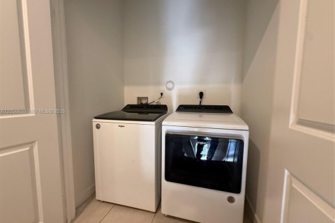 Adosado en venta en Florida City, Florida, 3 dormitorios, 136.19 m2 № 2157050 - foto 16