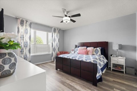 House in Sanford, Florida 4 bedrooms, 240.15 sq.m. № 2157105 - photo 10