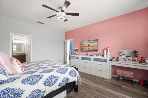 House in Sanford, Florida 4 bedrooms, 240.15 sq.m. № 2157105 - photo 11