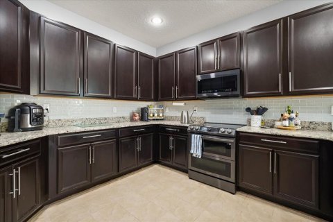 House in Sanford, Florida 4 bedrooms, 240.15 sq.m. № 2157105 - photo 9