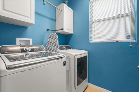 House in Sanford, Florida 4 bedrooms, 240.15 sq.m. № 2157105 - photo 27