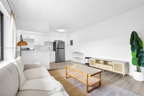 Снять в аренду квартиру в Норт-Майами, Флорида 1 спальня, 69.68м2, № 1921633 - фото 1