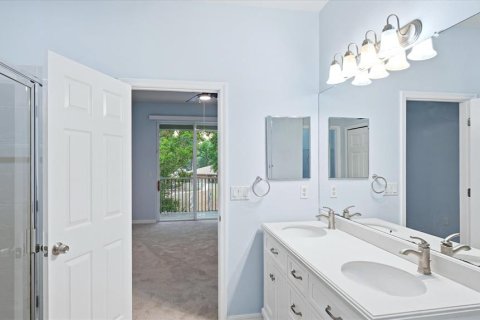 Condo in Sarasota, Florida, 3 bedrooms № 2156190 - photo 8