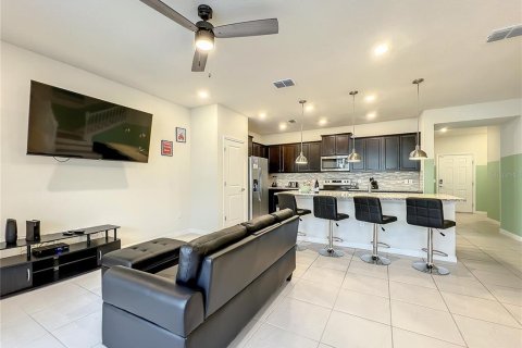 Adosado en venta en Davenport, Florida, 5 dormitorios, 212.1 m2 № 1732631 - foto 13
