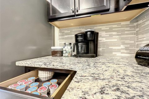 Adosado en venta en Davenport, Florida, 5 dormitorios, 212.1 m2 № 1732631 - foto 9