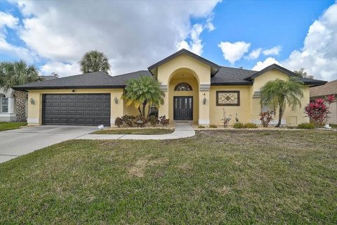 House in Bradenton, Florida 4 bedrooms, 238.48 sq.m. № 2116363