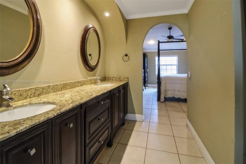 Купить виллу или дом в Майами, Флорида 3 спальни, 189.8м2, № 1955575 - фото 10