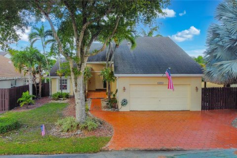 House in Miami, Florida 3 bedrooms, 189.8 sq.m. № 1955575 - photo 1