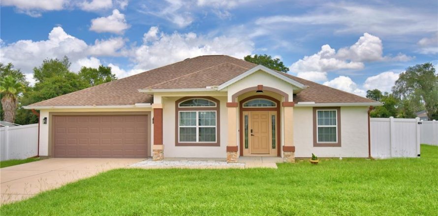 Casa en Ocala, Florida 3 dormitorios, 174.75 m2 № 1835757