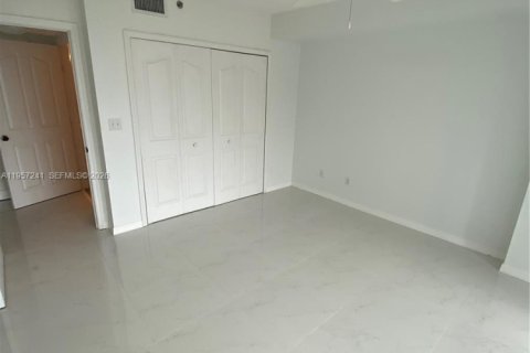 Condominio en alquiler en Miami, Florida, 1 dormitorio, 64.47 m2 № 2011241 - foto 4