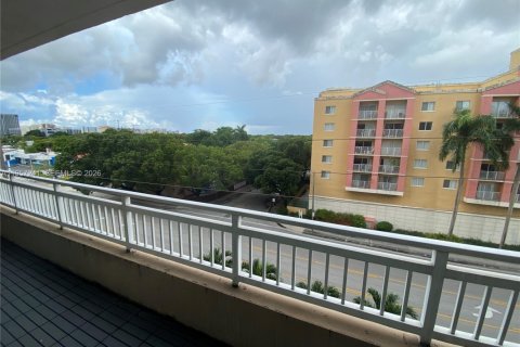 Condominio en Miami, Florida, 1 dormitorio  № 2011241