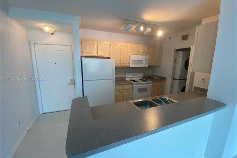 Condominio en alquiler en Miami, Florida, 1 dormitorio, 64.47 m2 № 2011241 - foto 3