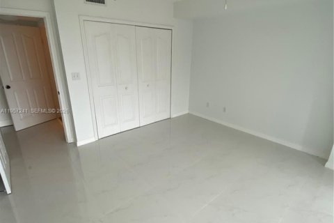 Condominio en alquiler en Miami, Florida, 1 dormitorio, 64.47 m2 № 2011241 - foto 5