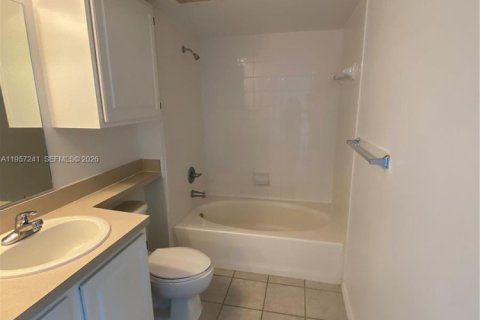 Condominio en alquiler en Miami, Florida, 1 dormitorio, 64.47 m2 № 2011241 - foto 6