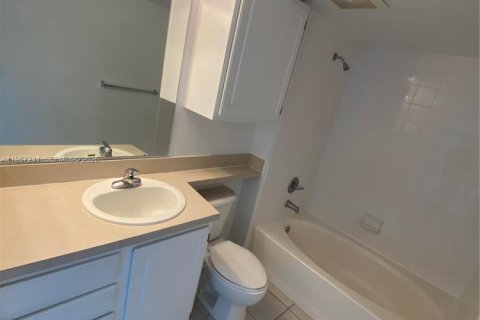 Condominio en alquiler en Miami, Florida, 1 dormitorio, 64.47 m2 № 2011241 - foto 7