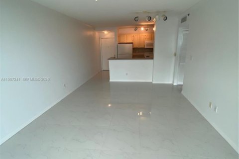 Condominio en alquiler en Miami, Florida, 1 dormitorio, 64.47 m2 № 2011241 - foto 11