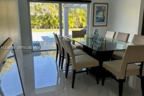 House in Miami, Florida 4 bedrooms, 224.54 sq.m. № 2173050 - photo 24