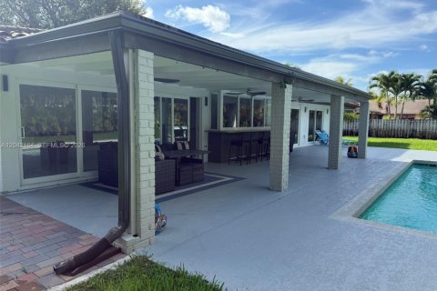 House in Miami, Florida 4 bedrooms, 224.54 sq.m. № 2173050 - photo 4