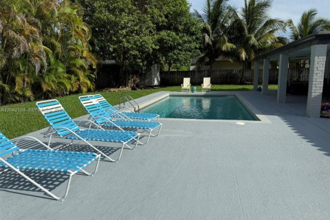 House in Miami, Florida 4 bedrooms, 224.54 sq.m. № 2173050 - photo 5