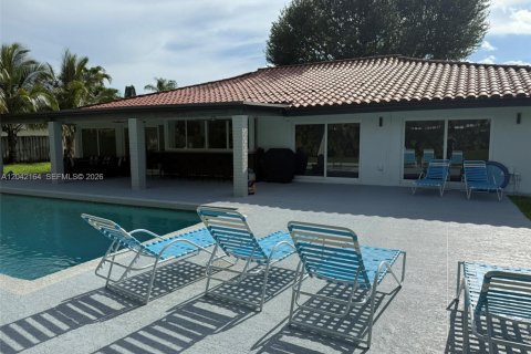 House in Miami, Florida 4 bedrooms, 224.54 sq.m. № 2173050 - photo 7