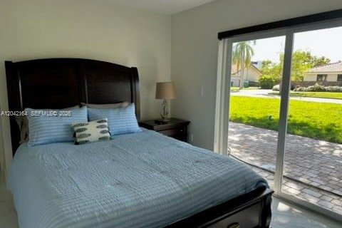House in Miami, Florida 4 bedrooms, 224.54 sq.m. № 2173050 - photo 14